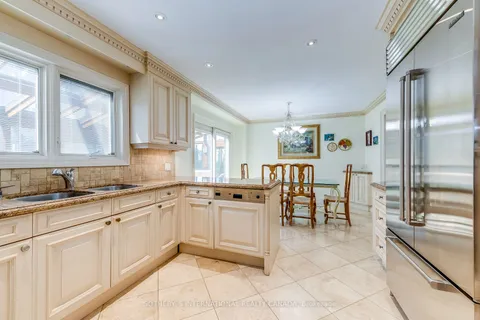 1832 Mallwood Crt, Mississauga, ON L5J 4A9
