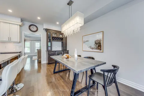 261 Gatwick Dr, Oakville, ON L6H 7K3