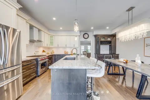 261 Gatwick Dr, Oakville, ON L6H 7K3