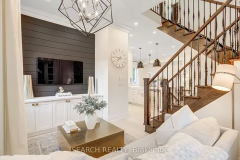 35 Harrison Ave, Mississauga, ON L5H 2N8