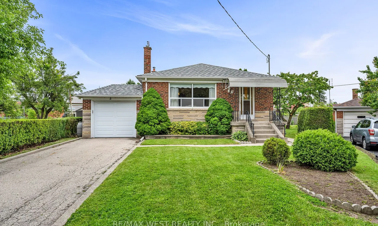 5 Picton Cres, Toronto, ON M3K 1W4