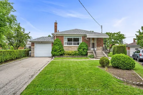 5 Picton Cres, Toronto, ON M3K 1W4