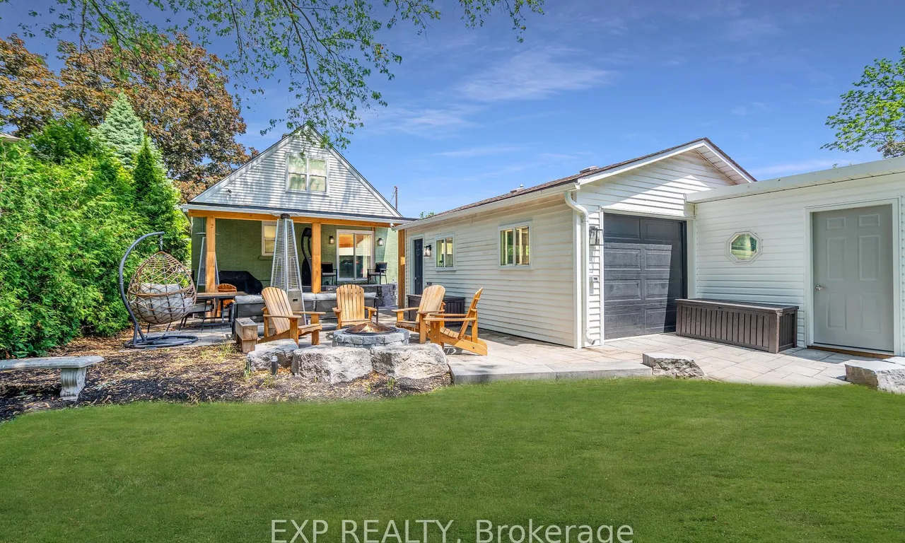 1040 Cedarwood Pl, Burlington, ON L7T 3J3