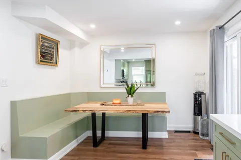 1040 Cedarwood Pl, Burlington, ON L7T 3J3