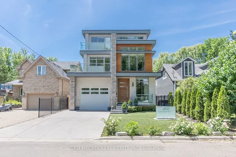 852 Goodwin Rd, Mississauga, ON L5G 4J7
