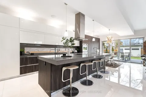 852 Goodwin Rd, Mississauga, ON L5G 4J7