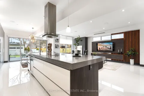 852 Goodwin Rd, Mississauga, ON L5G 4J7