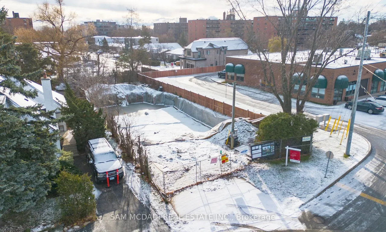 376B Revus Ave, Mississauga, ON L5G 1S1