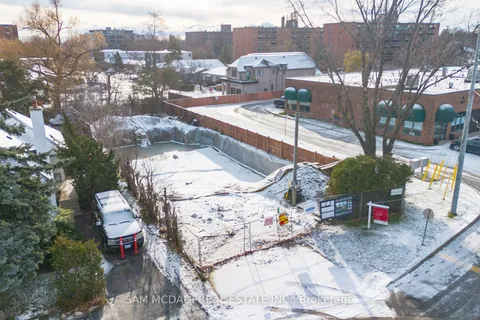 376B Revus Ave, Mississauga, ON L5G 1S1