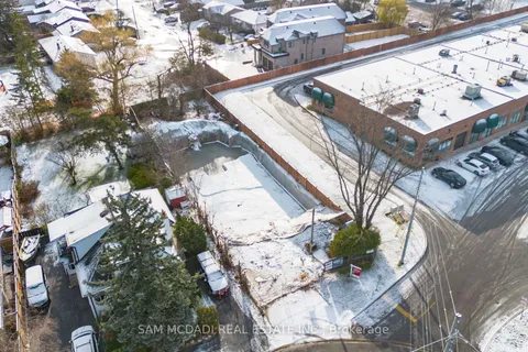 376B Revus Ave, Mississauga, ON L5G 1S1