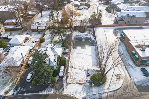 376B Revus Ave, Mississauga, ON L5G 1S1