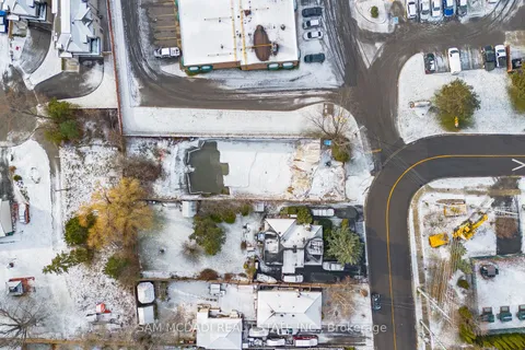 376B Revus Ave, Mississauga, ON L5G 1S1