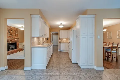 796 Hawkins Cres, Burlington, ON L7S 2C3