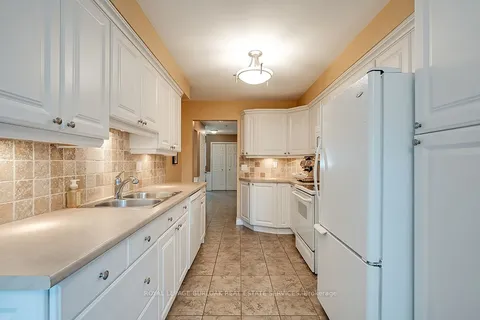 796 Hawkins Cres, Burlington, ON L7S 2C3