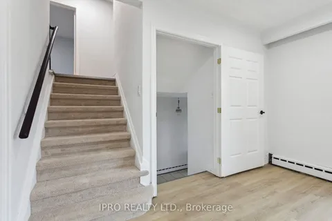 4209 Bloor St, Toronto, ON M9C 1Z6