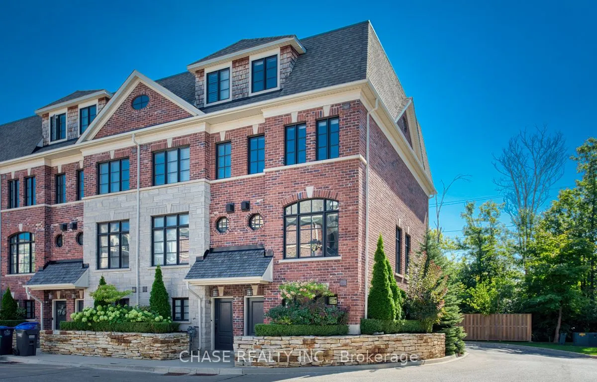 2068 Queensborough Gate, Mississauga, ON L5M 0X9