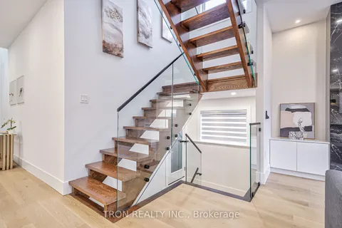 38 Uno Dr, Toronto, ON M8Z 3N8