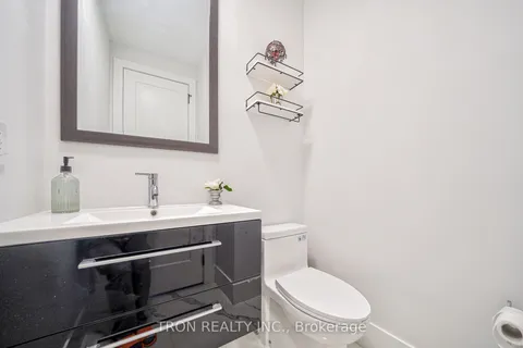 38 Uno Dr, Toronto, ON M8Z 3N8