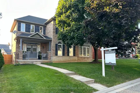 7129 Gillespie Lane, Mississauga, ON L5W 1E8