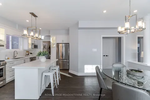 7129 Gillespie Lane, Mississauga, ON L5W 1E8