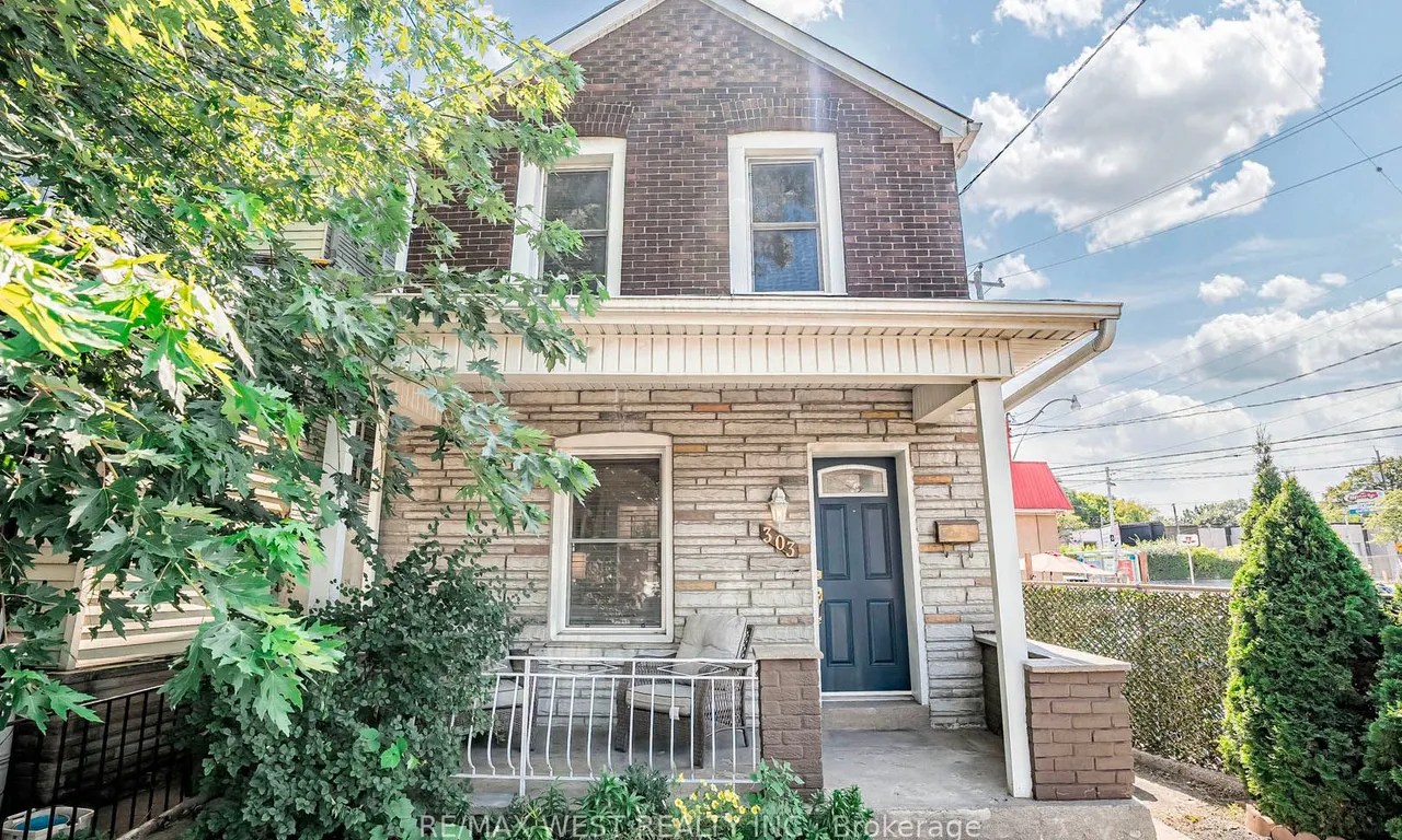 303 Maria St, Toronto, ON M6P 1W6
