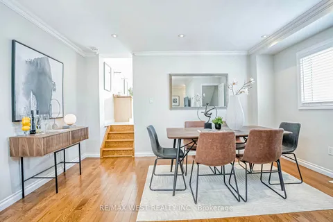 303 Maria St, Toronto, ON M6P 1W6
