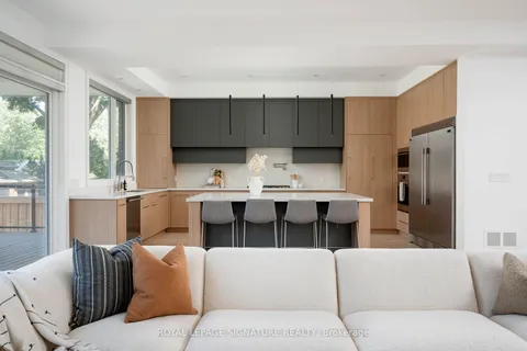 34 Edgecroft Rd, Toronto, ON M8Z 2B6