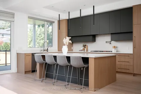 34 Edgecroft Rd, Toronto, ON M8Z 2B6