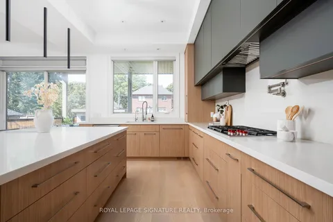 34 Edgecroft Rd, Toronto, ON M8Z 2B6