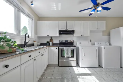 1710 Blackbird Dr, Mississauga, ON L4X 1M8