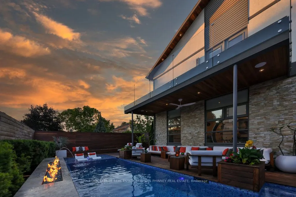 622 Kozel Crt, Mississauga, ON L4Z 4E4