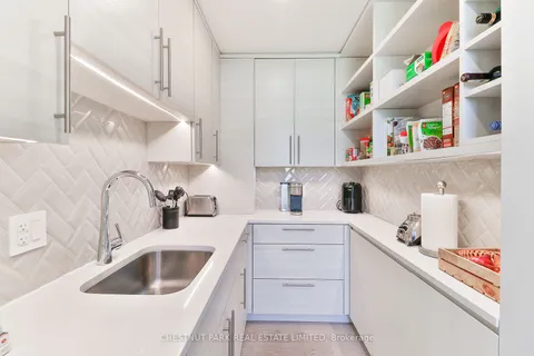 1427 Birch Ave, Burlington, ON L7S 1J4