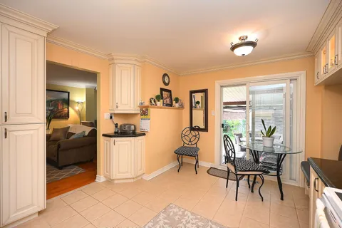 4550 Kettleby Crt, Mississauga, ON L4Z 2V7