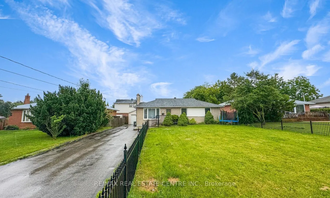 2518 Stillmeadow Rd, Mississauga, ON L5B 1X7