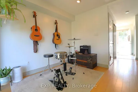 142 Royal Salisbury Way, Brampton, ON L6V 3J8