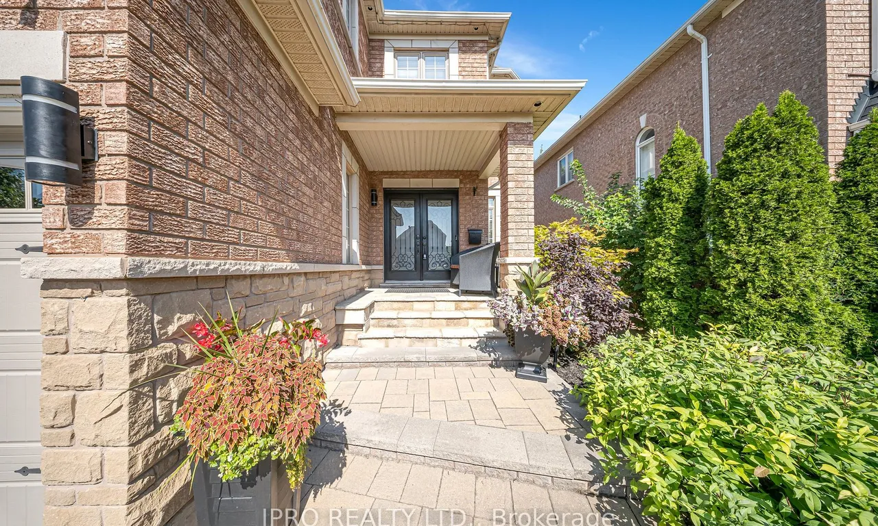 2377 Coronation Dr, Oakville, ON L6H 7N2