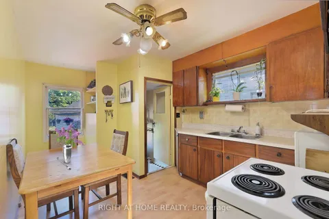 1171 Northmount Ave, Mississauga, ON L5E 1X8