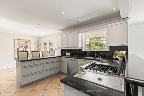 1204 Clarkson Rd, Mississauga, ON L5J 2W2