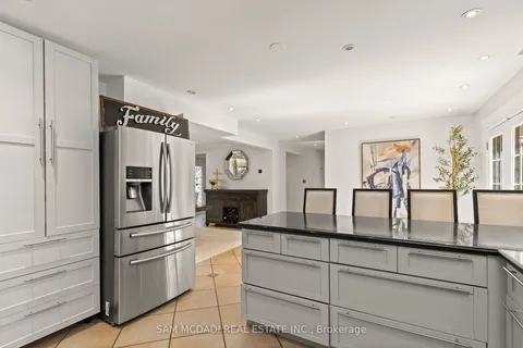 1204 Clarkson Rd, Mississauga, ON L5J 2W2