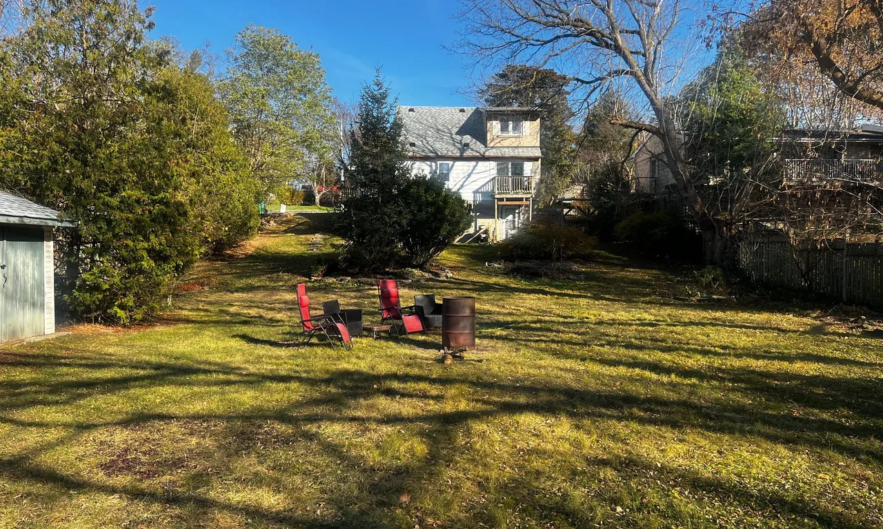 2560 Mindemoya Rd, Mississauga, ON L5C 2R2