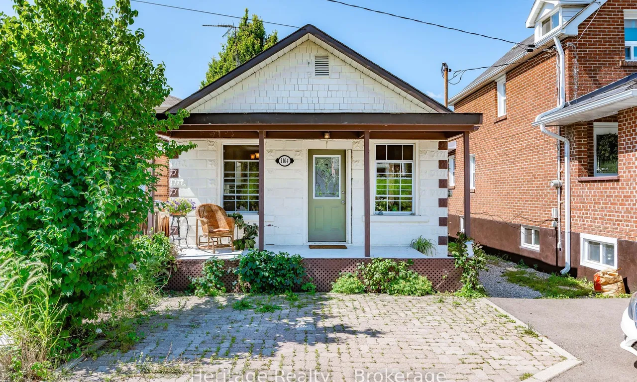 1104 Haig Blvd, Mississauga, ON L5E 2M5