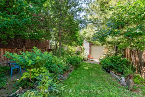 1104 Haig Blvd, Mississauga, ON L5E 2M5