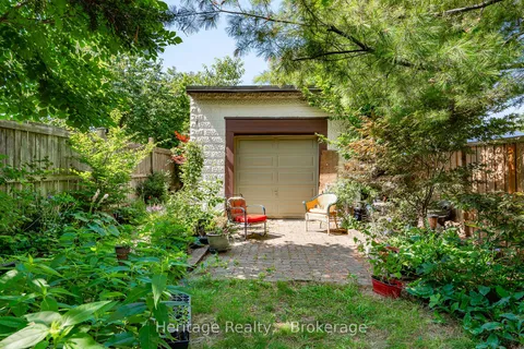 1104 Haig Blvd, Mississauga, ON L5E 2M5