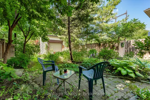 1104 Haig Blvd, Mississauga, ON L5E 2M5