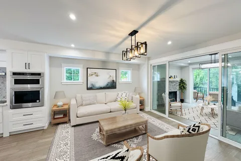 719 Third St, Mississauga, ON L5E 1B8