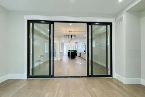 719 Third St, Mississauga, ON L5E 1B8