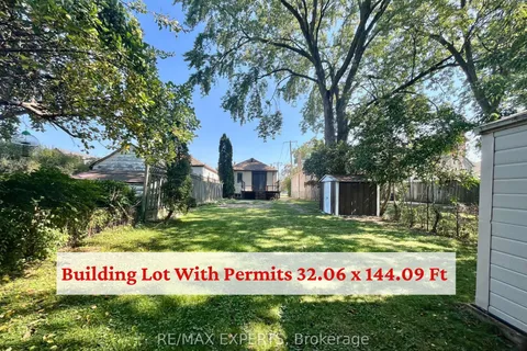 1062 Alexandra Ave, Mississauga, ON L5E 1Z8