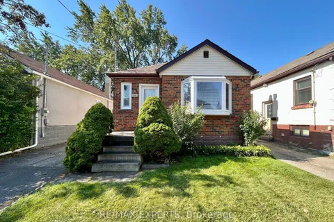 1062 Alexandra Ave, Mississauga, ON L5E 1Z8
