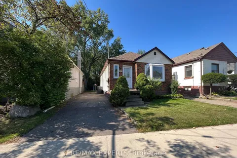 1062 Alexandra Ave, Mississauga, ON L5E 1Z8