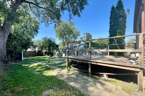 1062 Alexandra Ave, Mississauga, ON L5E 1Z8